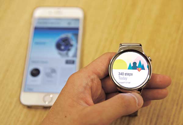 COMPATIBLE. A new Android Wear smartwatch that is compatible with the Apple iPhone is displayed at Google’s offices in San Francisco. (AP PHOTO)