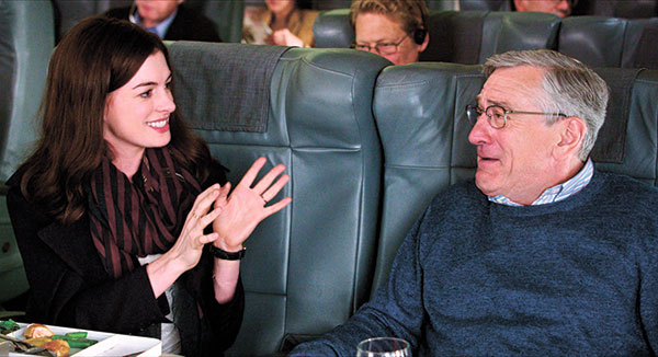 Anne Hathaway as Jules Ostin and Robert De Niro as Ben Whittaker in a scene from the comedy, “The Intern,” a Warner Bros. Pictures release. (AP PHOTO)