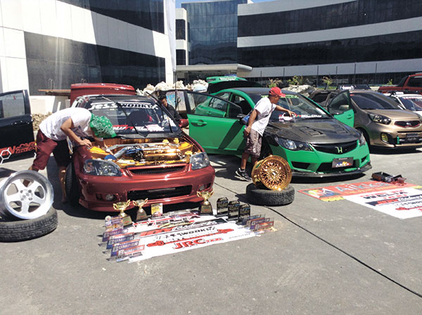 GOLD STANDARD. These guys show a golden way to pimp your ride at the Bumper to Bumper Sinulog event.