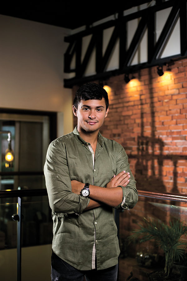 MAN OF THE MOMENT. Matteo Guidicelli is a household name and everyone knows he’s from Cebu. But there’s something about Matteo that makes him exceptional yet grounded at the same time. SunStar Weekend seeks out the truth about the man of the moment. 