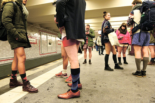 SUBWAY TRADITION. Young people with no pants wait for the subway train during the event ‘No Pants Subway Ride’ in Berlin, Germany. What started in New York City in 2002 with a just a handful of people has blossomed into a worldwide movement involving thousands. No Pants rides were scheduled last Jan. 8, Sunday, in about 50 cities across the US, Canada, Europe and Australia. (AP FOTO)