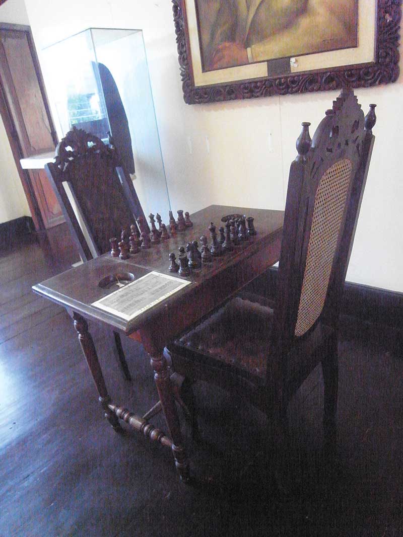 Chess Master (Charly Chess) by Carlos Garcia